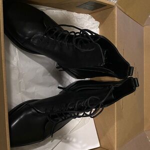 Vince beautiful sleek boots